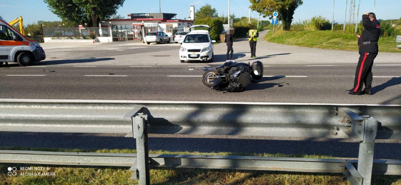 Immagine per Incidente sulla regionale ad Aquileia, centauro disarcionato dalla moto